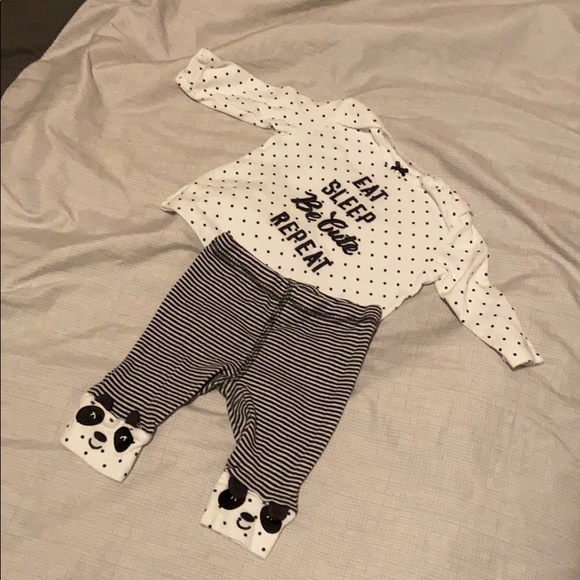 Baby outfit 🖤 - Picture 1 of 4